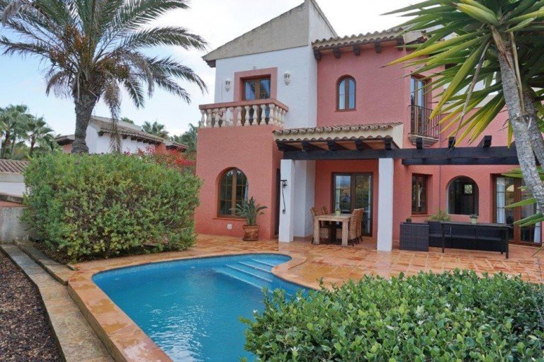 Villa in Las Abubillas santa Ponsa zu verkaufen Calvi� / Santa Pon�a Villa VERKAUFT! Villa mit privatem Pool, in einer mediterranen Residenz am Golfplatz von Santa Ponsa