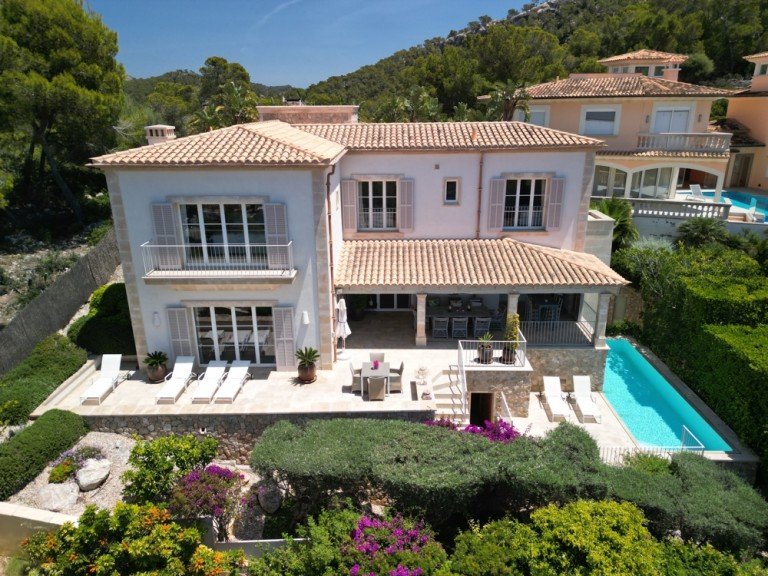 Hauptbild: Herrschaftliche Villa mit Blick auf das Meer und den Hafen. Fu�l�ufig zum Ortskern!