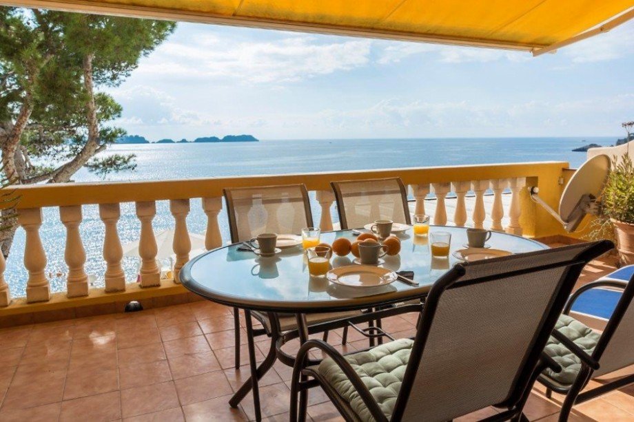 First line apartment for sale in Cala Fornells Mallorca Terrassenwohnung Cala Fornells