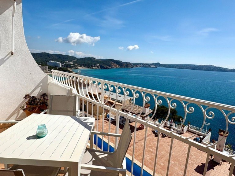 Meerblick-Wohnung Cala Fornells zu verkaufen Peguera / Peguera Terrassenwohnung RESERVIERT-Meerblick-Traum in Cala Fornells: Renovierte Penthouse-Wohnung mit Postkartenblick