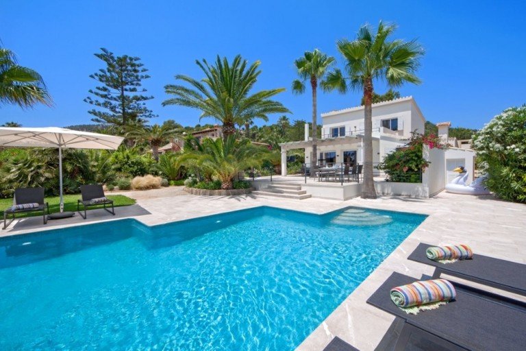 Villa mit Vermietungslizenz Port Andratx (3) Port DAndratx Villa Ruhig gelegele Finca mit Vermietungslizenz und fu�l�ufig zum Hafen Port Andratx gelegen.