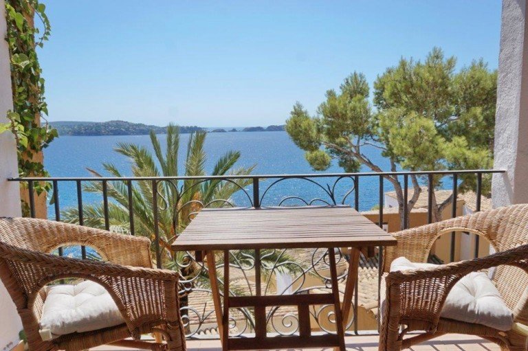 Wohnung mit Meerblick in Cala Fornells zu verkaufen Cala Fornells - Mallorca Terrassenwohnung Verkauft!-Ihr Platz �ber dem Meer in einer Anlage mit Meerzugang in Cala Fornells im Bestzustand!