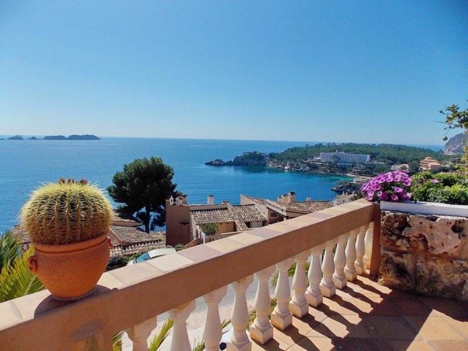 Blick von der Gemeinschaftsterrasse beim Pool Terrassenwohnung Cala Fornells