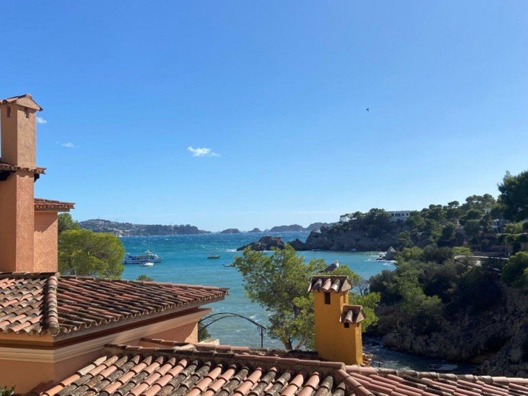 Blick Cala Fornells - Mallorca Terrassenwohnung RESERVIERT-Meerblick Duplex mit zwei gro�en Terrassen an der Badebucht von Cala Fornells gelegen!
